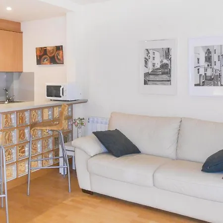 Apartment 1 Bedroom Cozy In *