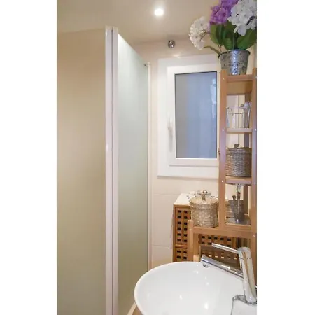 1 Bedroom Cozy In Apartment *